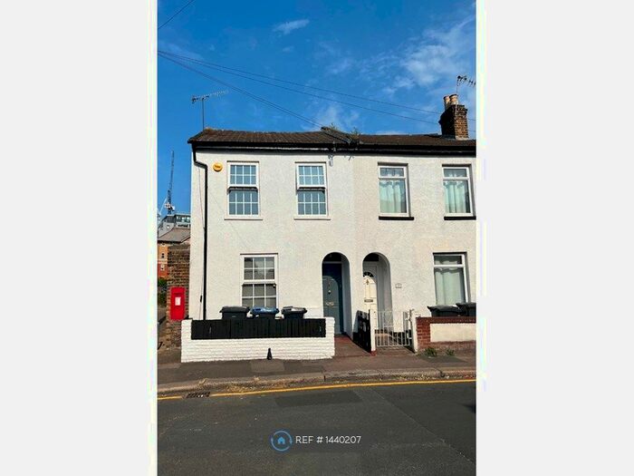 2 Bedroom Semi-Detached House To Rent In Croydon, Croydon, CR0