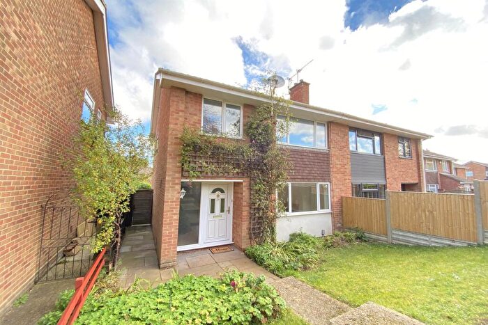 3 Bedroom Semi Detached House To Rent In Brighton Hill, Basingstoke, RG22