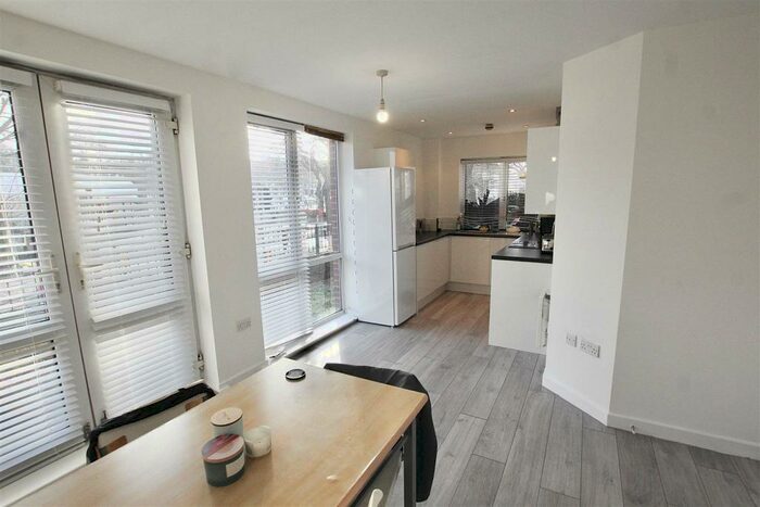 2 Bedroom Apartment To Rent In The Pavilion, Russell Road, NG7