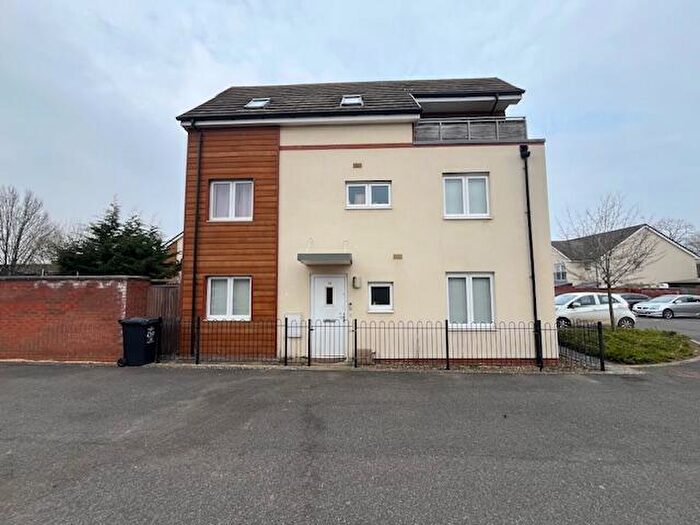 4 Bedroom House To Rent In Stornoway Road, Corby, NN17