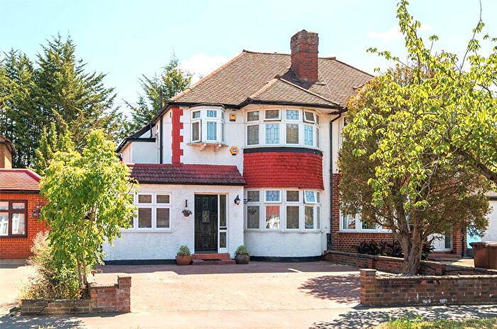 4 Bedroom Semi-Detached House For Sale In Woodlands Avenue, Worcester Park, Surrey, KT4