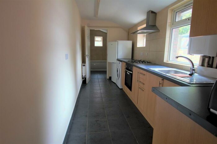 2 Bedroom House To Rent In Ashton Road, Luton, LU1