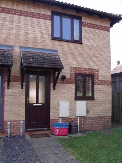 2 Bedroom End Of Terrace House To Rent In Grebe Close, NN11
