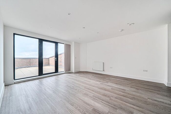 2 Bedroom Flat To Rent In Medway Street, Chatham, ME4