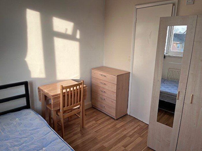 Studio To Rent In New Parade, High Street, Yiewsley, West Drayton, UB7