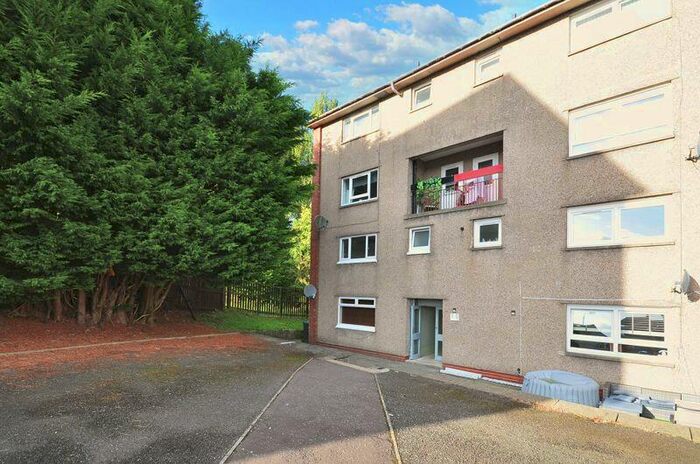 3 Bedroom Flat To Rent In John Wilson Drive, Kilsyth, G65