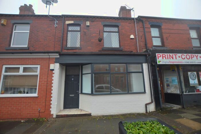 2 Bedroom Flat To Rent In Park Road, Wigan, WN6