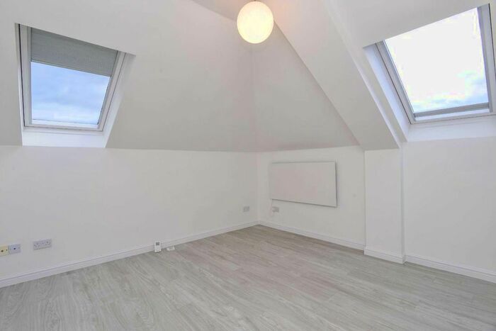 1 Bedroom Flat To Rent In Oakwood Road, Bricket Wood, St. Albans AL2