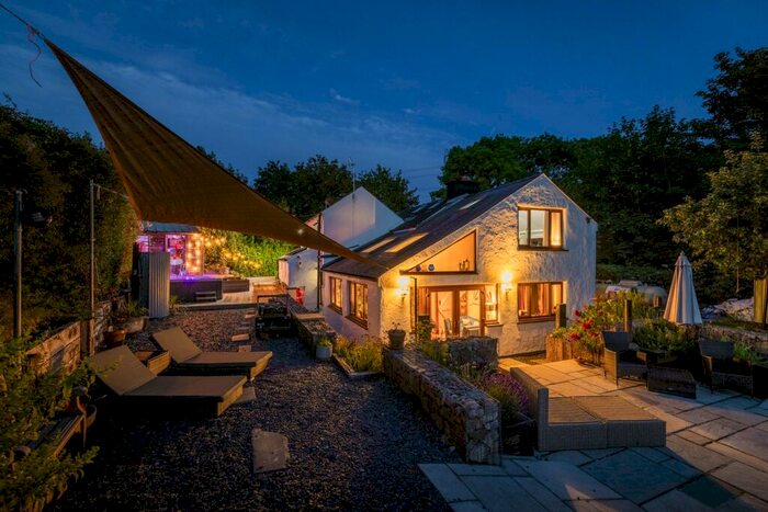 4 Bedroom Detached House For Sale In Lower Lamphey Road, Pembroke, SA71