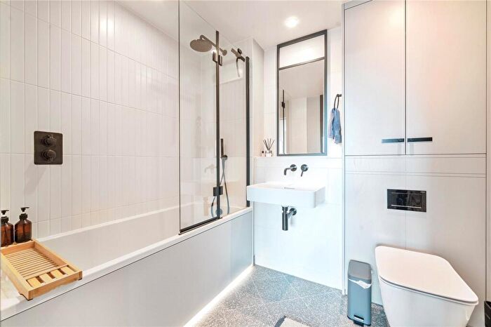 2 Bedroom Apartment For Sale In Windsor Square, Woolwich, London, SE18