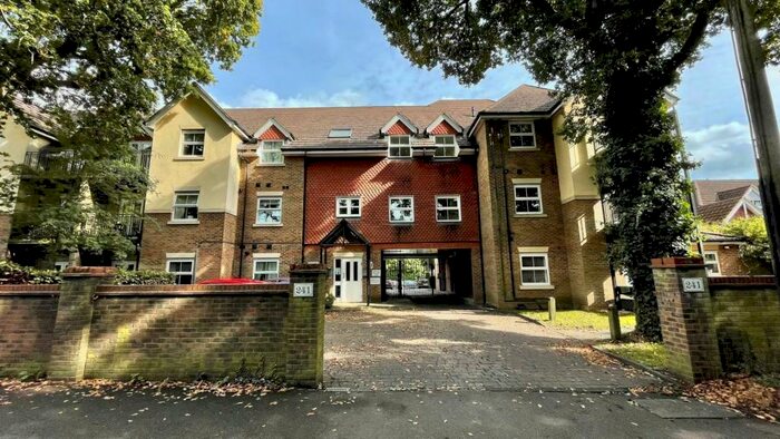 2 Bedroom Flat To Rent In Chandlers Ford, SO53