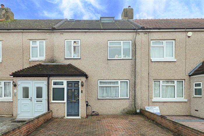 4 Bedroom Terraced House For Sale In Grosvenor Crescent, Hillingdon, UB10