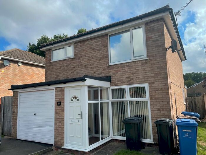 3 Bedroom Semi-Detached House To Rent In Hains Close, Sinfin, Derby, DE24