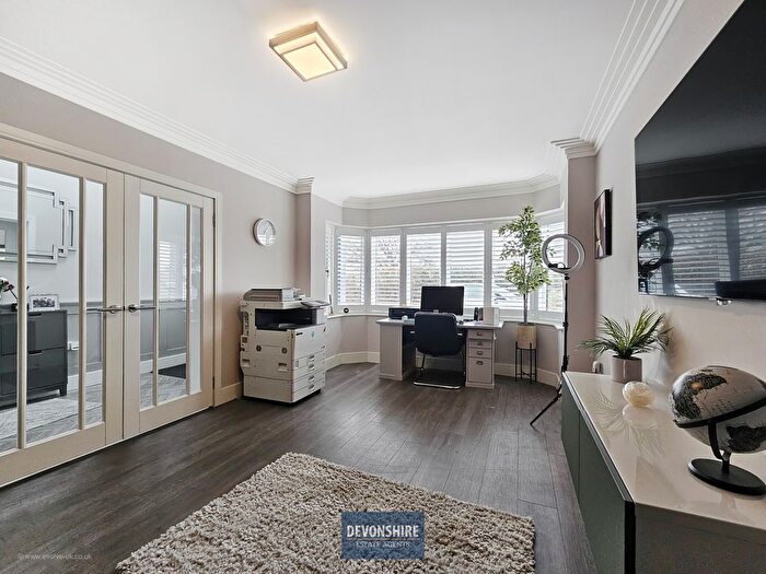 4 Bedroom Detached House For Sale In Mill Lane, Brentwood, CM15