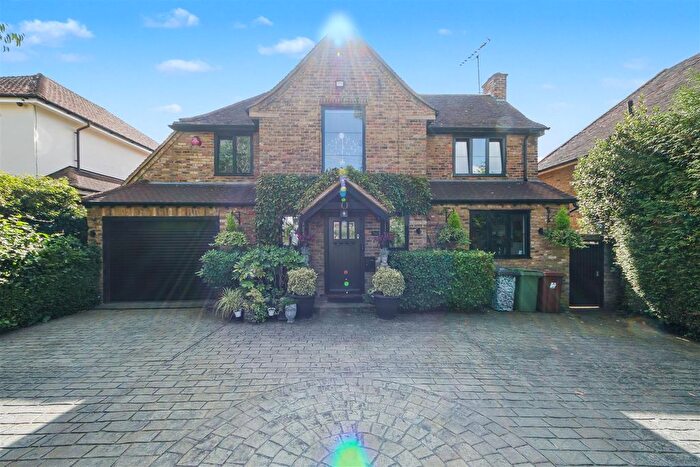 4 Bedroom Detached House For Sale In Oakridge Avenue, Radlett, WD7