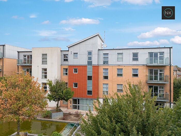 3 Bedroom Flat For Sale In Queen Mary House, Queen Mary Avenue, South Woodford, London, E18