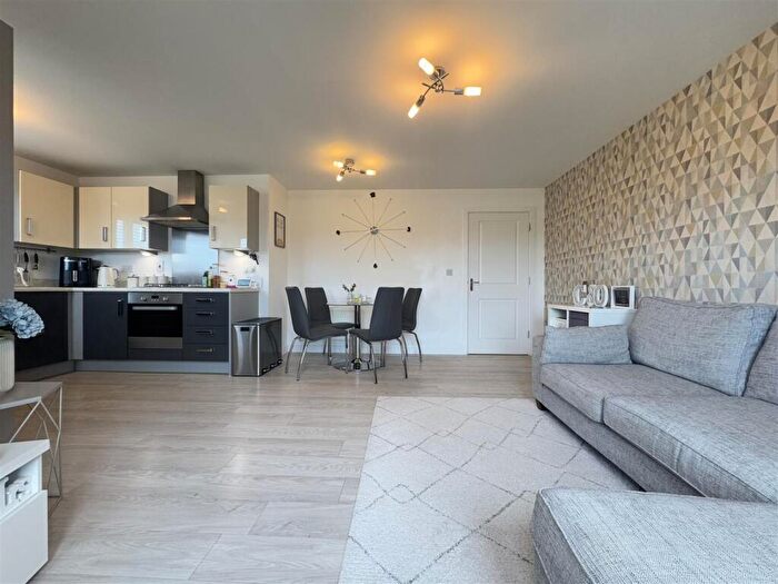 2 Bedroom Flat For Sale In Clenshaw Path, Basildon, SS14