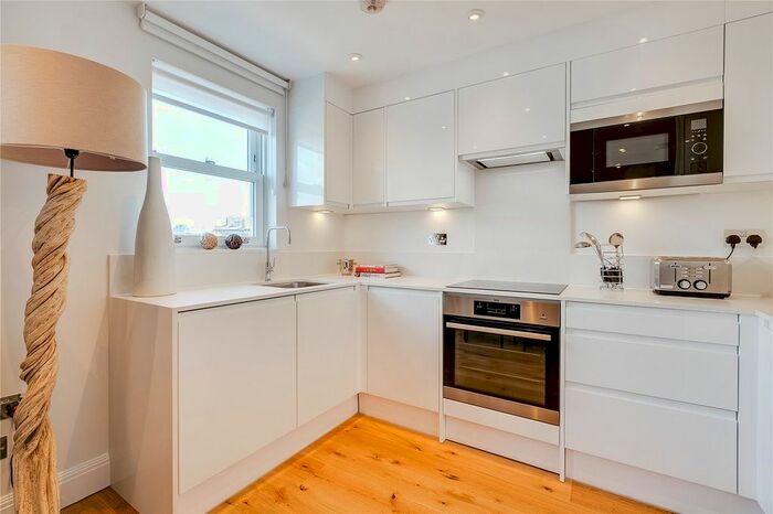 1 Bedroom Flat To Rent In Bloomsbury Place, London, SW18