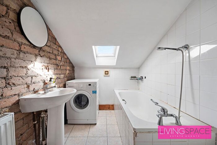 1 Bedroom Flat For Sale In Kimberly Gardens, London, N4