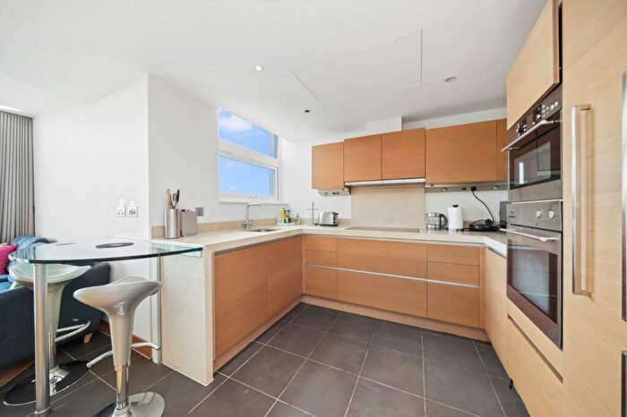 2 Bedroom Flat For Sale In Eustace Building, Queenstown Road, SW11