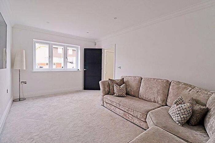 4 Bedroom Detached House For Sale In Thundersley Park Road, South Benfleet, SS7