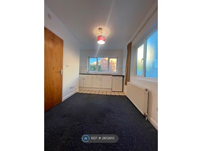Studio To Rent In Llanvanor Road, London, NW2