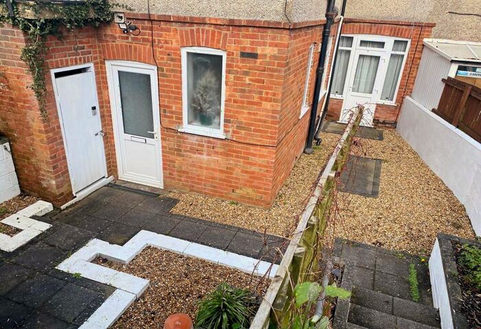 Studio To Rent In B Ashridge Parade, Wimborne Road, Bournemouth, Dorset, BH10