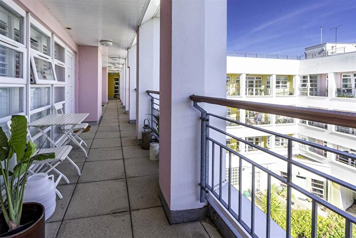 2 Bedroom Flat For Sale In Drayton Park, Islington, N5