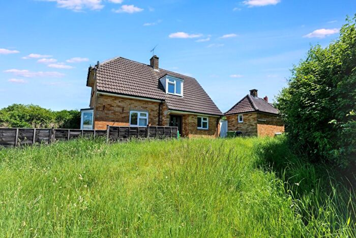 3 Bedroom Semi-Detached House For Sale In Clyffe Pypard, Swindon, Wiltshire, , Wiltshire, SN4