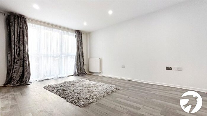2 Bedroom Flat To Rent In Cray View Close, Orpington, BR5