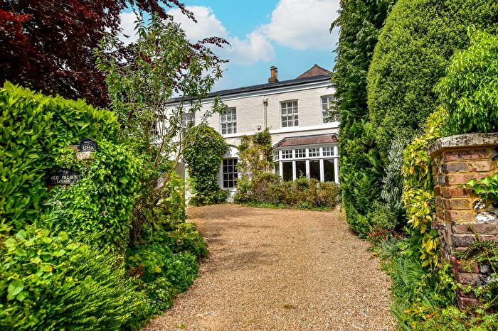4 Bedroom Semi-detached House For Sale In Langley Hill, Kings Langley, WD4