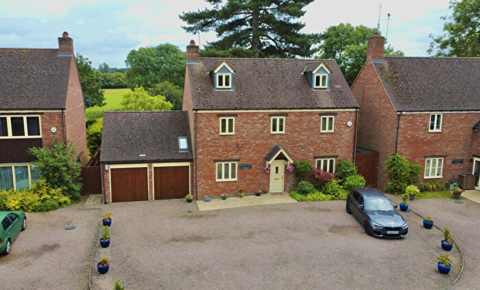 6 Bedroom Detached House For Sale In Warwick, House + Annexe, Open House - Multiple Offers Received, CV34