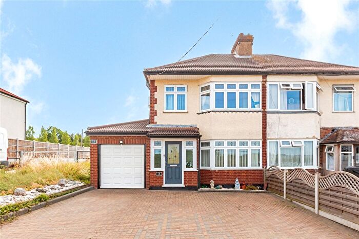 3 Bedroom Semi-detached House For Sale In Lynfords Drive, Runwell, Wickford, Essex, SS11