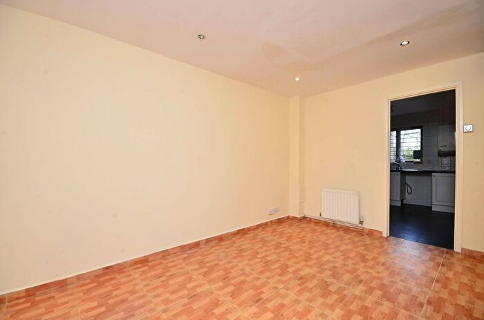 2 Bedroom Property To Rent In Borrodaile Road, Earlsfield, London, SW18