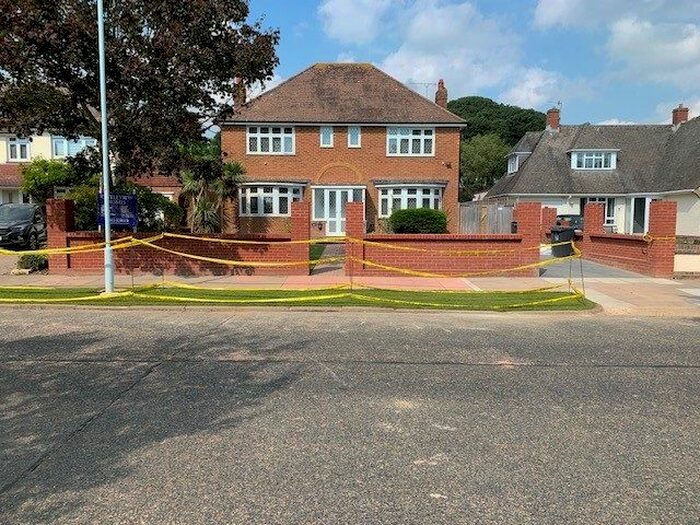 2 Bedroom Flat To Rent In Ashurst Drive, Goring-By-Sea, BN12