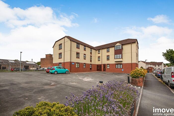 2 Bedroom Flat For Sale In Riverside Court, Templers Road, Newton Abbot, TQ12
