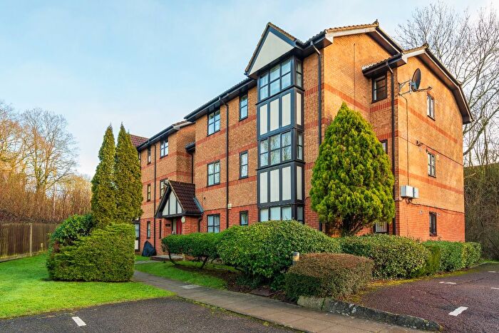 1 Bedroom Flat To Rent In Osprey Close, Falcon Way, Watford, Hertfordshire, WD25