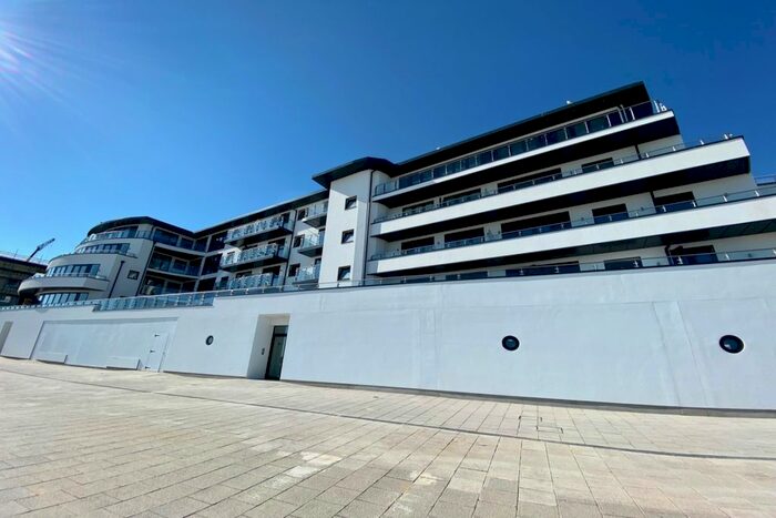 2 Bedroom Flat To Rent In Beach Drive, Ramsgate, Kent, CT11