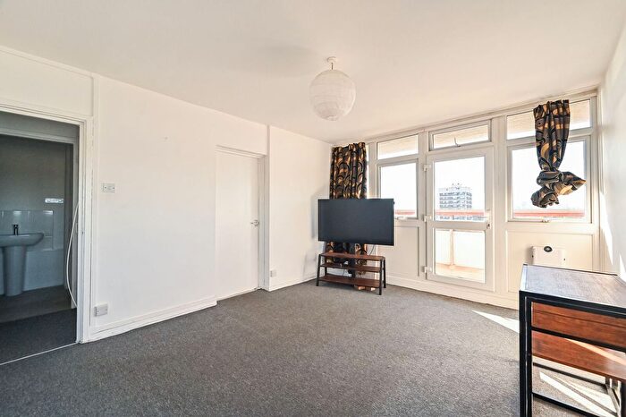 1 Bedroom Flat To Rent In Westland House, Gallions Reach, London, E16