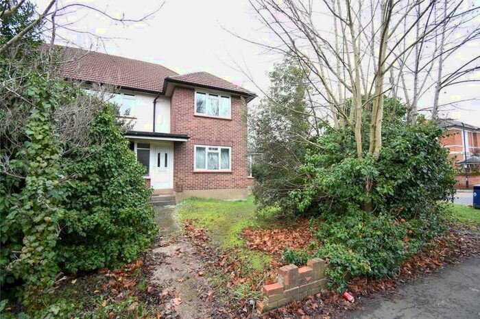 2 Bedroom Maisonette Flat To Rent In Ray Park Road, Maidenhead, Berkshire, SL6