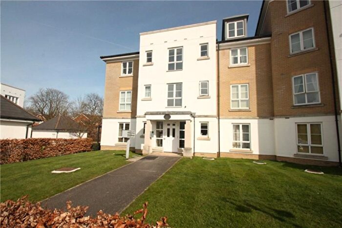 2 Bedroom Flat To Rent In Knaphill, Woking, Surrey, GU21