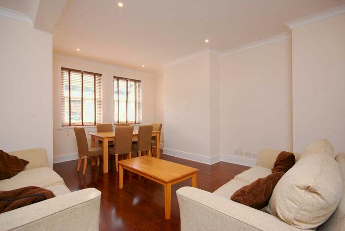 3 Bedroom Flat To Rent In Weymouth Mews, Marylebone, London, W1G