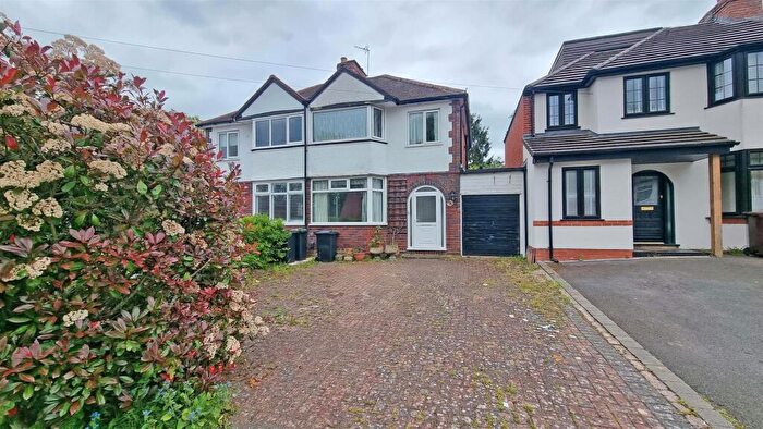 3 Bedroom Semi-Detached House For Sale In Three Oaks Road, Wythall, B47