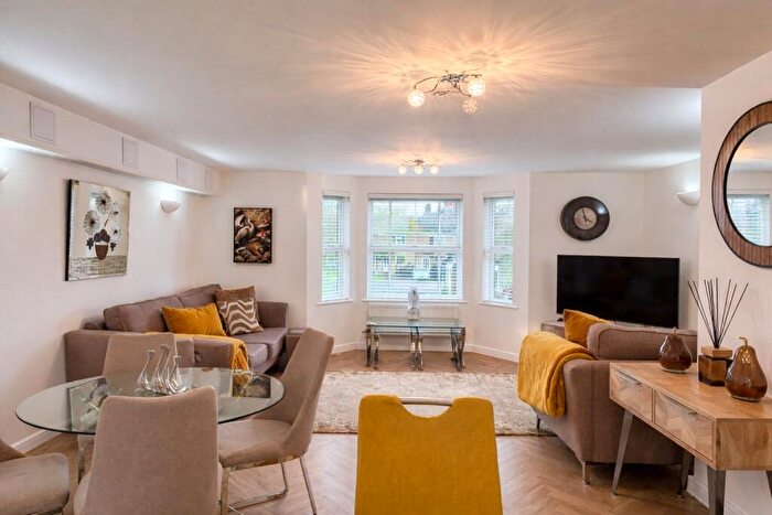 2 Bedroom Flat To Rent In Abbots Court, Eversley Park, CH2