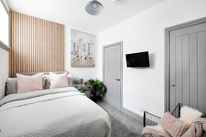 1 Bedroom House Of Multiple Occupation To Rent In Room, Kent Road, Swindon, SN1