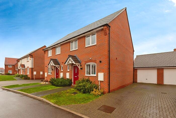 3 Bedroom Semi Detached House For Sale In Restharrow Road, Broughton, Aylesbury, HP22