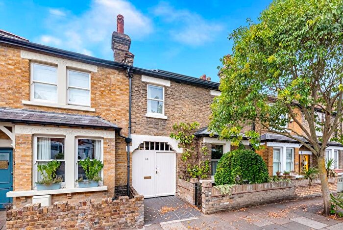 3 Bedroom Property For Sale In Grosvenor Road, Hanwell, W7