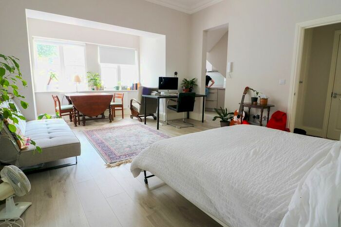 Studio To Rent In Montpelier Road, Ealing, London., W5