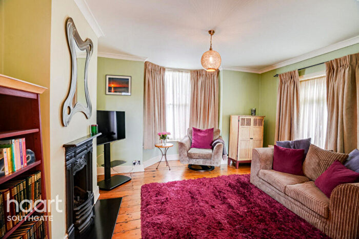 2 Bedroom End Of Terrace House For Sale In Chase Road, London, N14