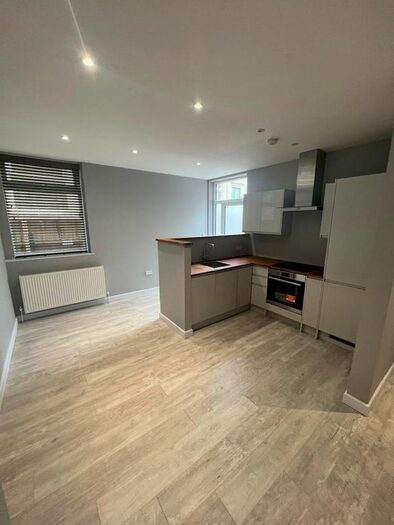 2 Bedroom Flat To Rent In Benjamin Road, High Wycombe, HP13